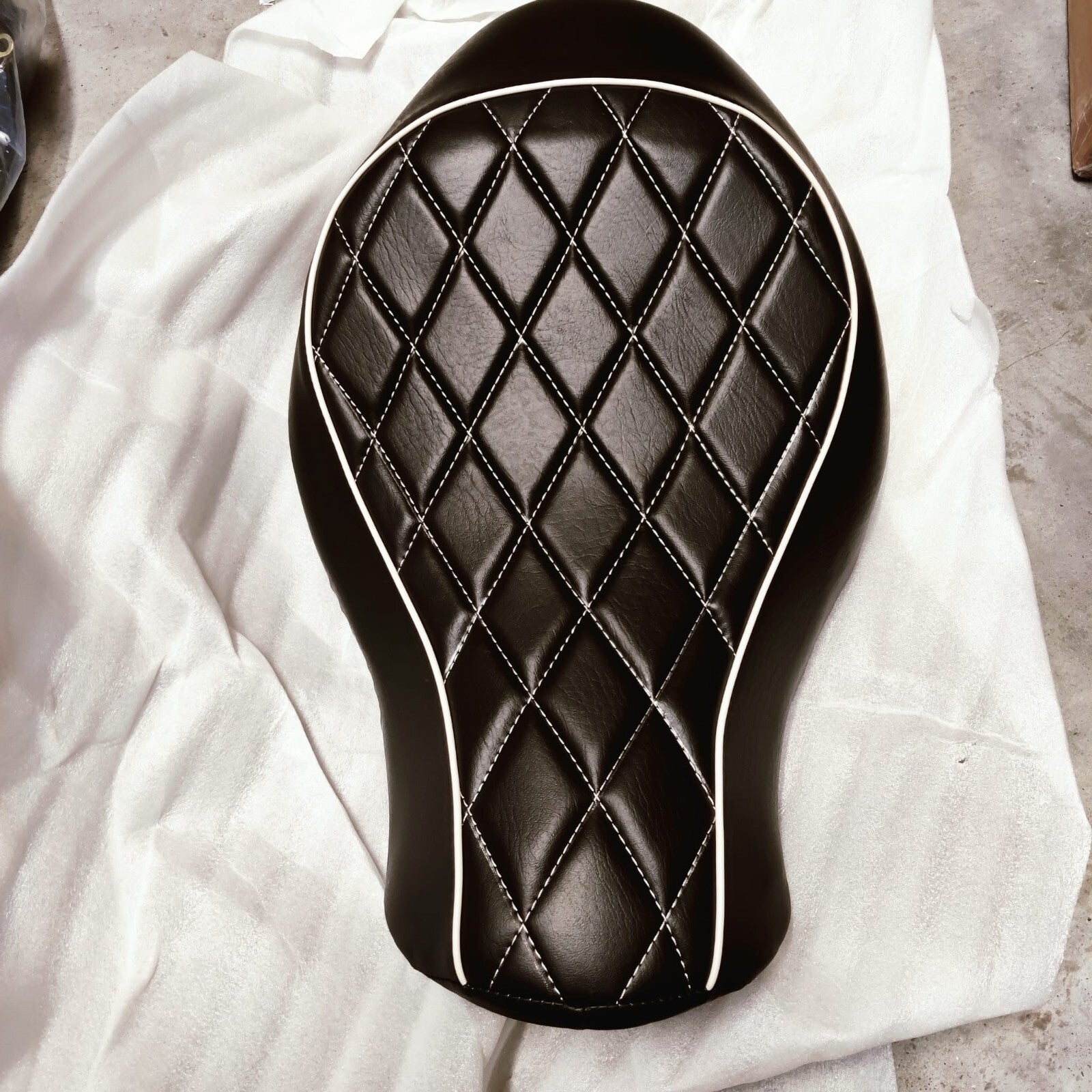 Selle solo pour Harley Davidson0