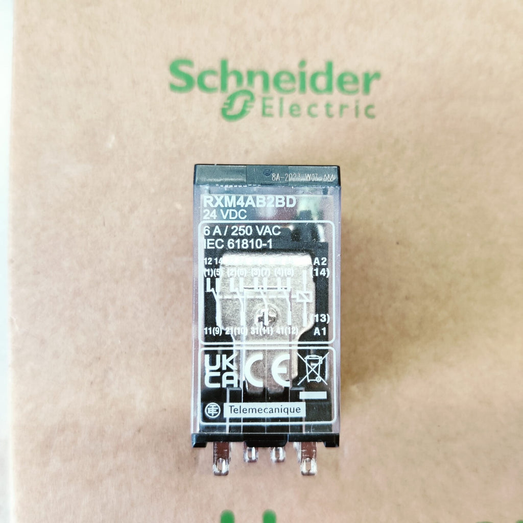 Schneider Electric - Lot de 18 Relay RXM Embrochables - RXM4AB2BD2