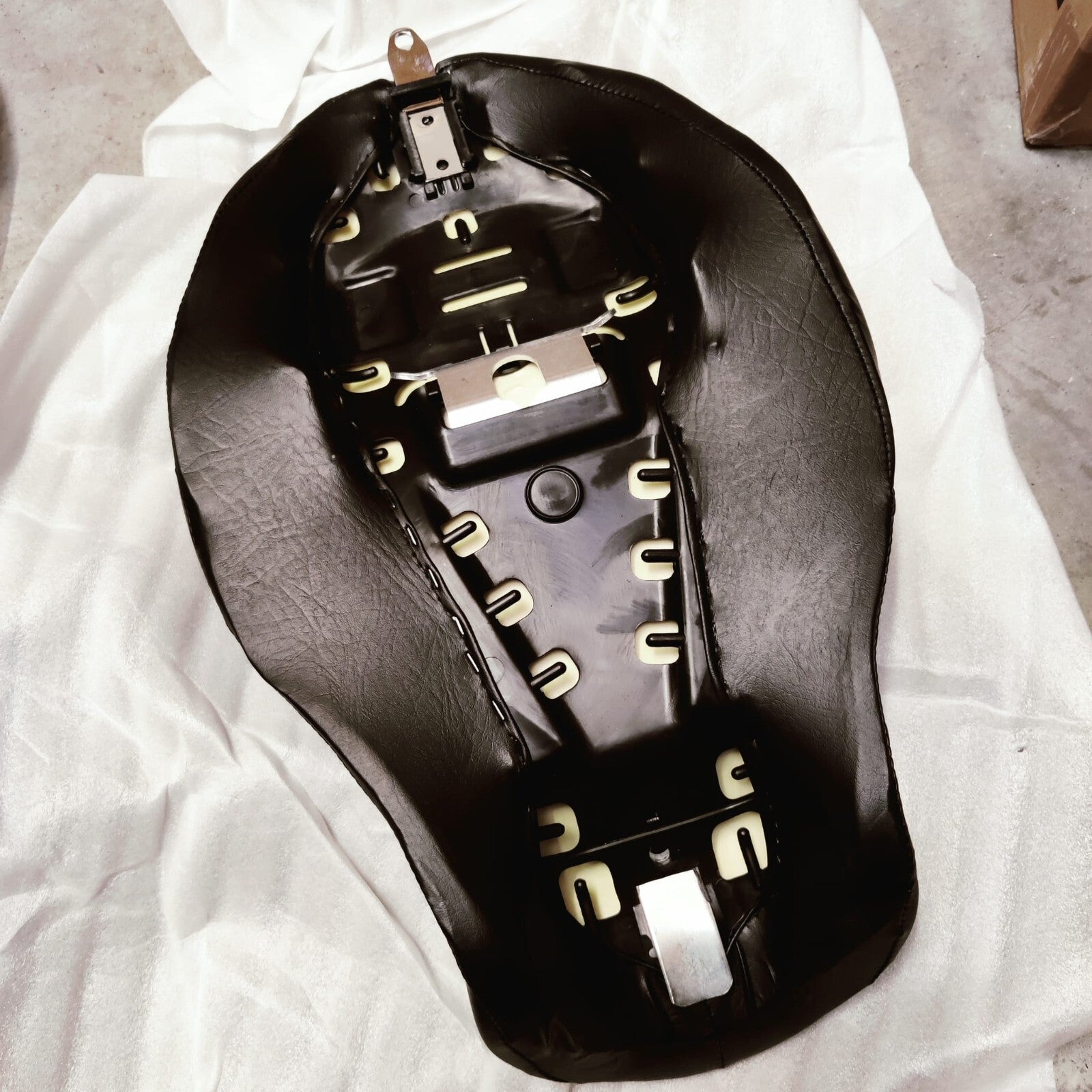 Selle solo pour Harley Davidson1