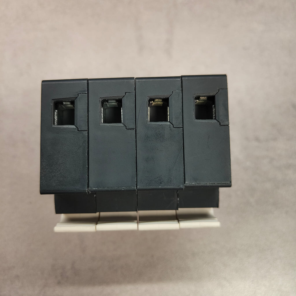 Lot de 4 porte-fusibles neutres Schneider Electric TeSys DF10N – 32 A – 10×38 mm