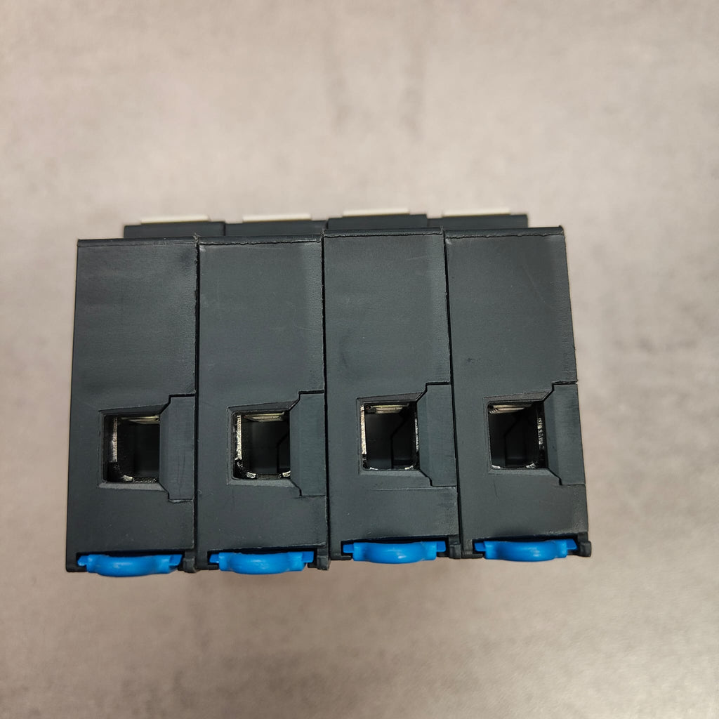Lot de 4 porte-fusibles neutres Schneider Electric TeSys DF10N – 32 A – 10×38 mm